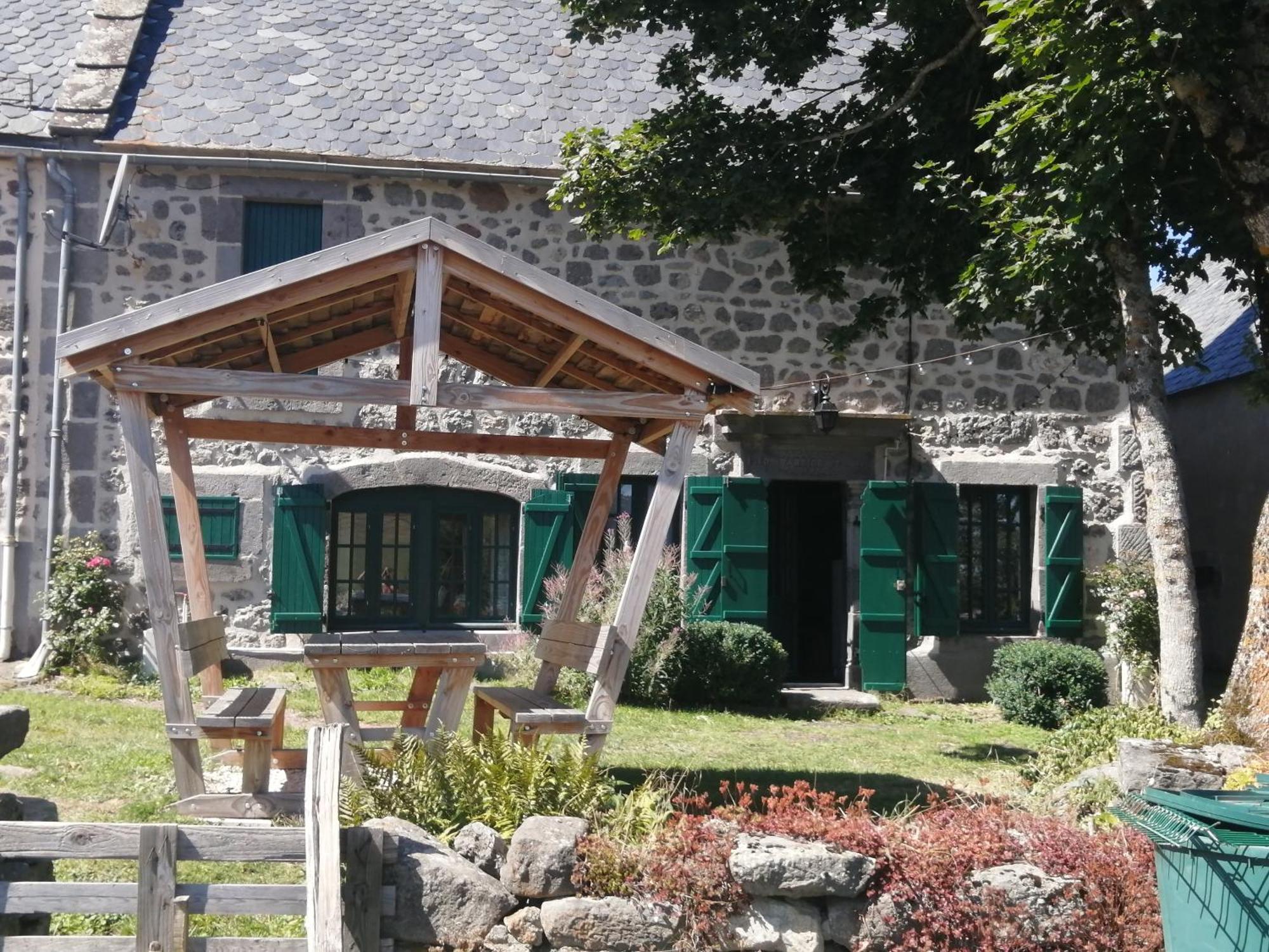 L'Auvergnate Chambon-sur-Lac Dış mekan fotoğraf